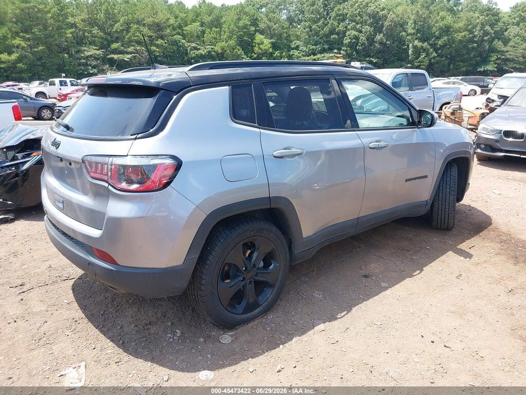 3C4NJCBB2JT462521 2018 JEEP COMPASS photo no. 4