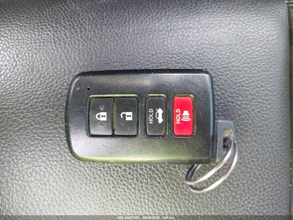 5YFBURHE4HP583806 2017 TOYOTA COROLLA photo no. 11