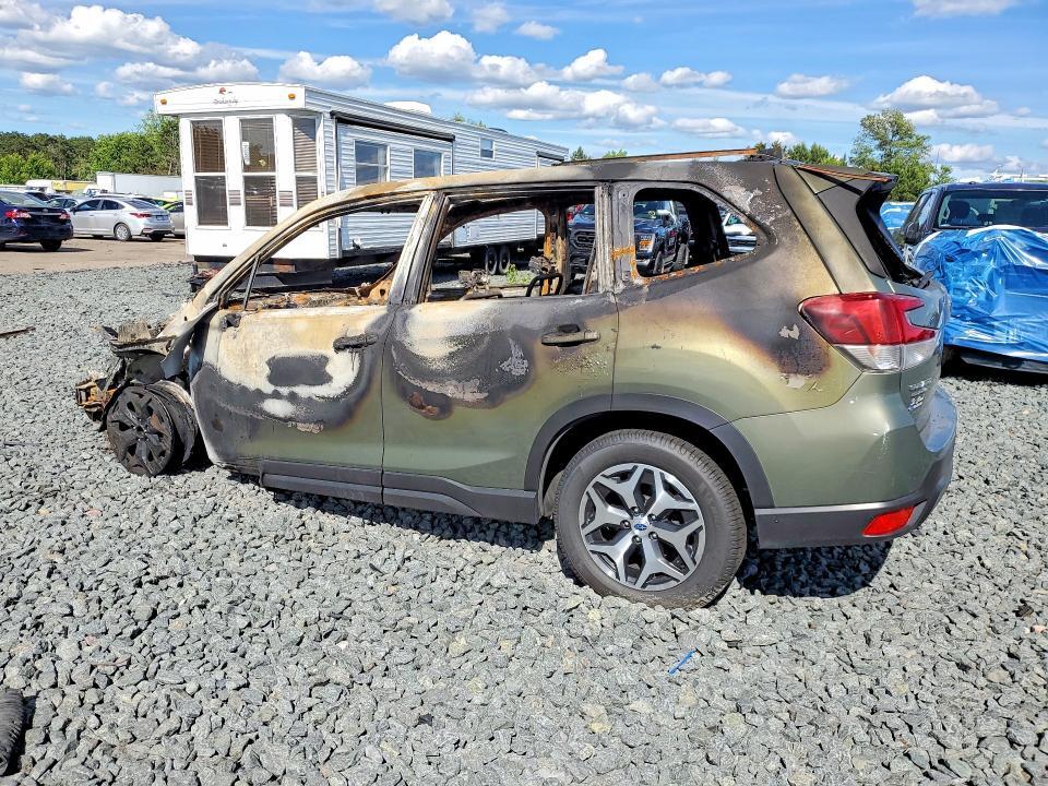JF2SKAFC7MH425038 2021 SUBARU FORESTER photo no. 2