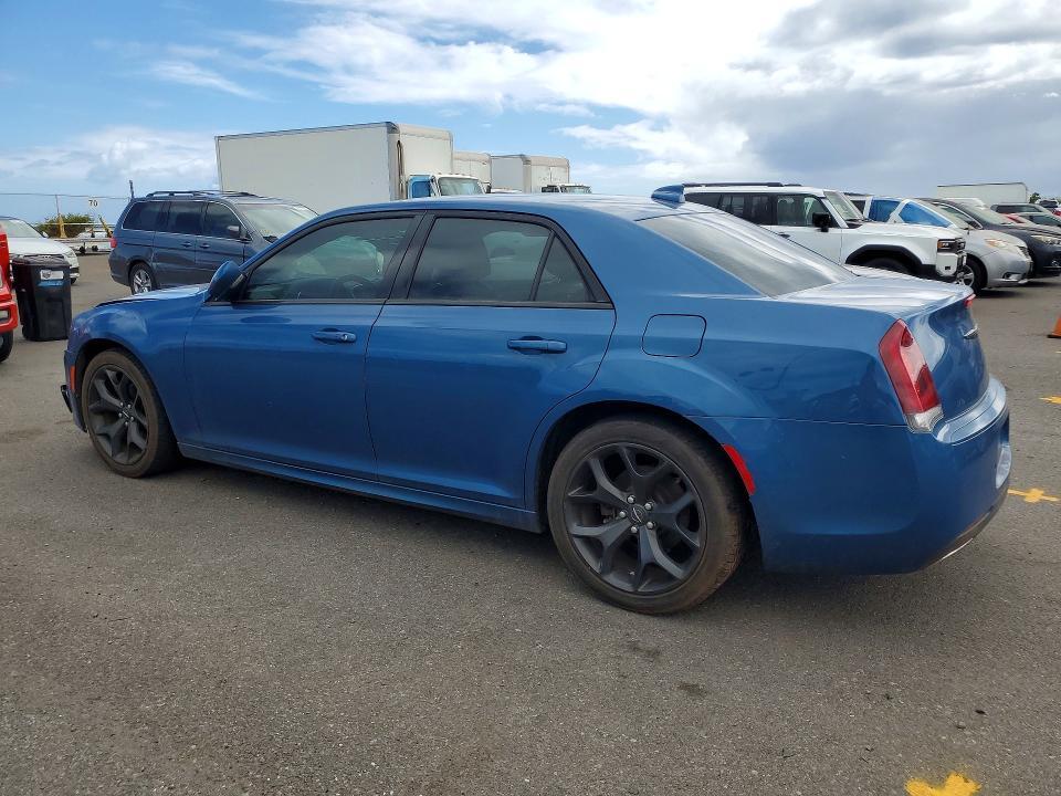 2021 CHRYSLER 300 TOURING — Фото 2 из 12