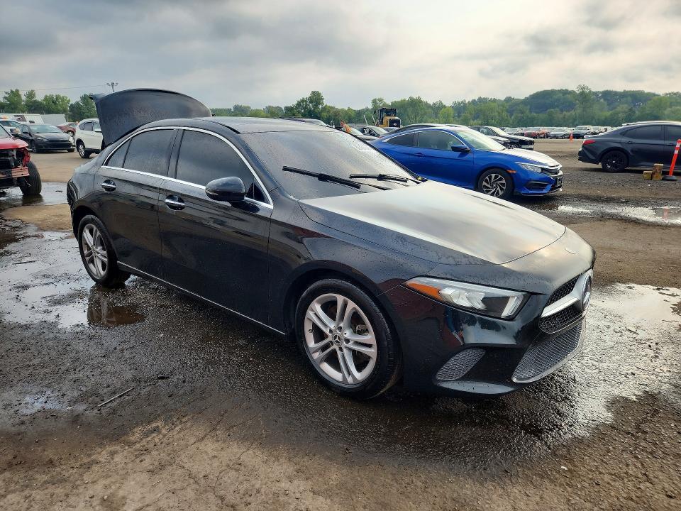 2020 MERCEDES-BENZ A 220 — Фото 4 из 13