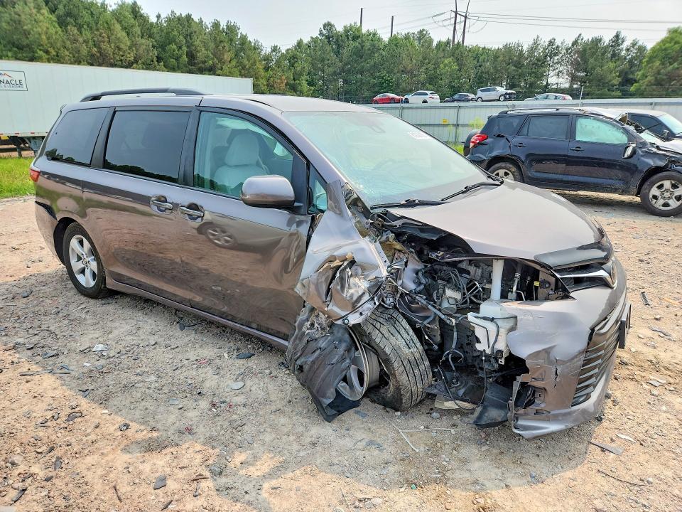 2020 TOYOTA SIENNA LE — Фото 4 из 13
