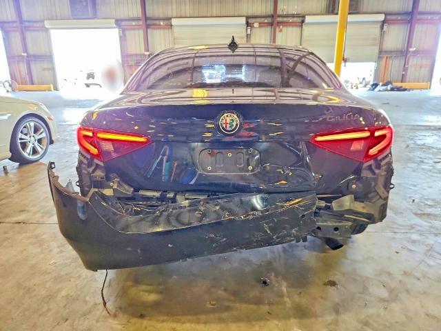 2019 ALFA ROMEO GIULIA — Фото 6 из 13