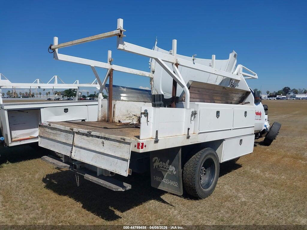 1HTKJPVK0KH863655 2019 CHEVROLET SILVERADO 6500HD photo no. 4