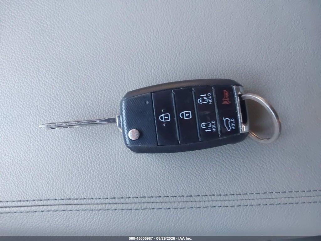 KNDMB5C19G6157594 2016 KIA SEDONA photo no. 11