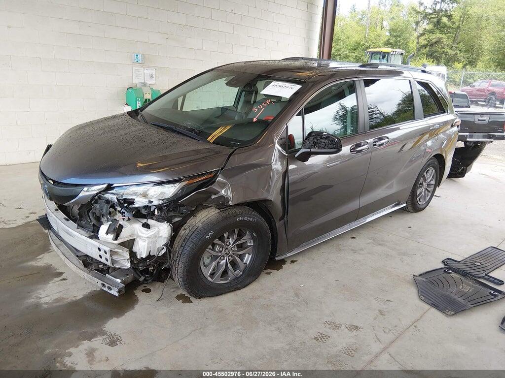5TDYRKEC7PS155353 2023 TOYOTA SIENNA photo no. 2
