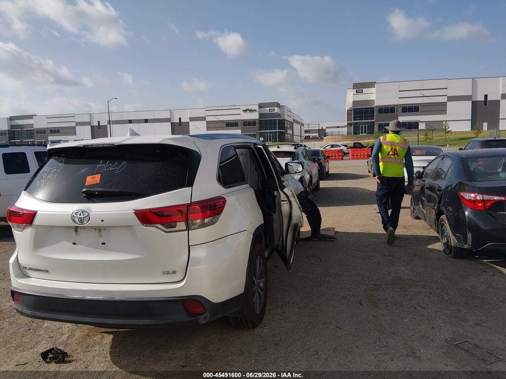 5TDKZRFH3KS367698 2019 TOYOTA HIGHLANDER photo no. 4