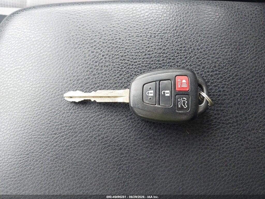 JTMRFREV9GJ101556 2016 TOYOTA RAV4 photo no. 11
