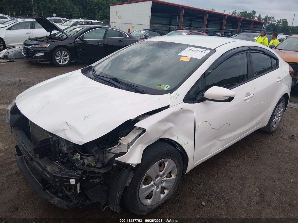 3KPFL4A72JE211388 2018 KIA FORTE photo no. 2