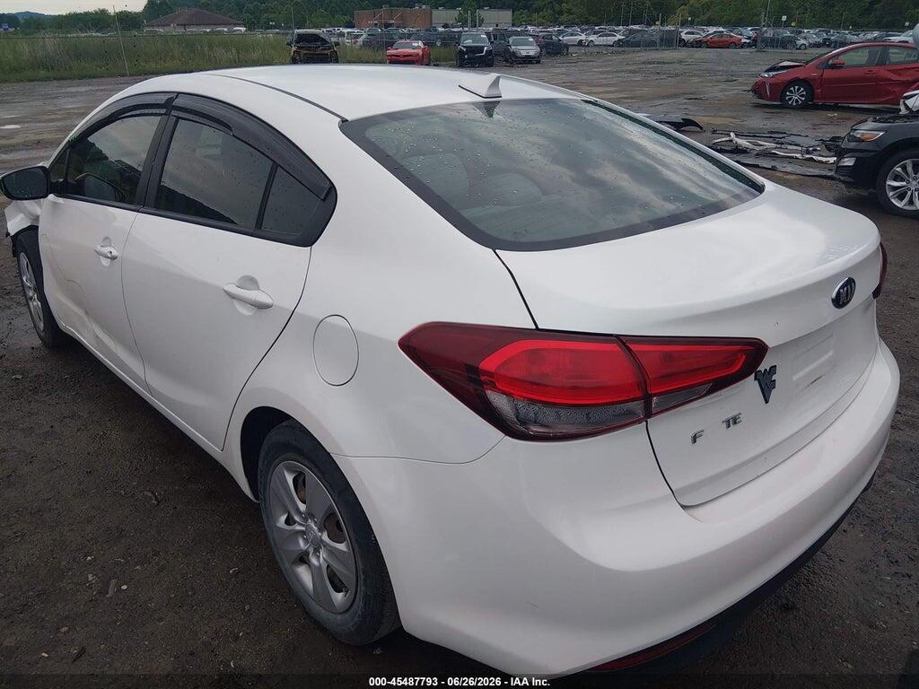 3KPFL4A72JE211388 2018 KIA FORTE photo no. 3