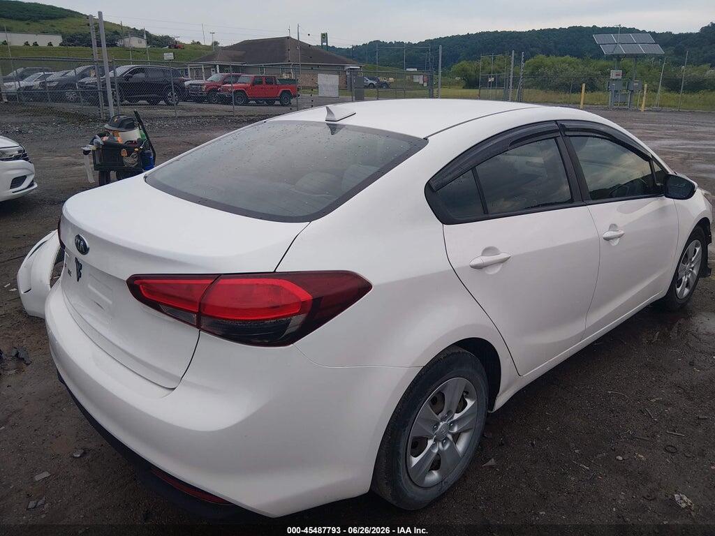 3KPFL4A72JE211388 2018 KIA FORTE photo no. 4