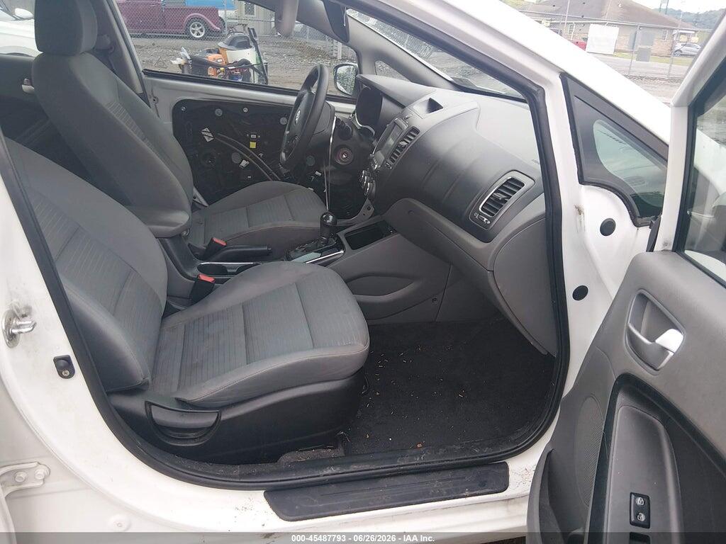 3KPFL4A72JE211388 2018 KIA FORTE photo no. 5