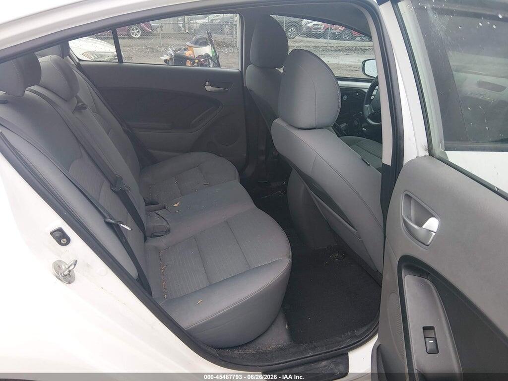 3KPFL4A72JE211388 2018 KIA FORTE photo no. 8