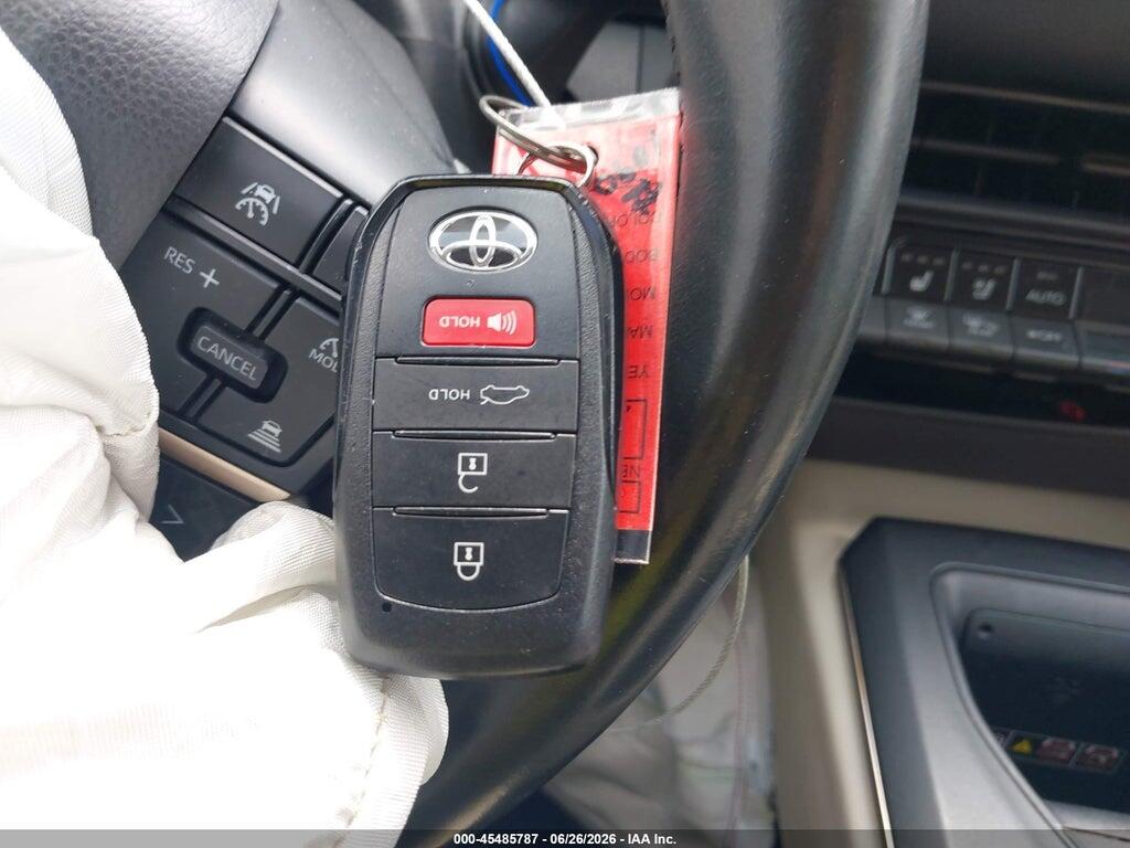 JTDAAAAF4P3001090 2023 TOYOTA CROWN photo no. 11