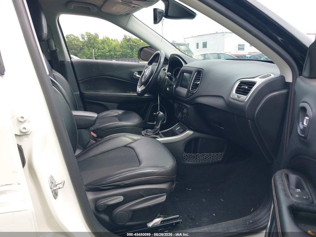 3C4NJCBB5JT318946 2018 JEEP COMPASS photo no. 5