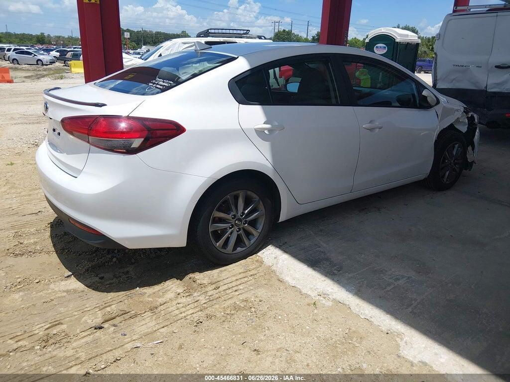 3KPFL4A7XHE076459 2017 KIA FORTE photo no. 4