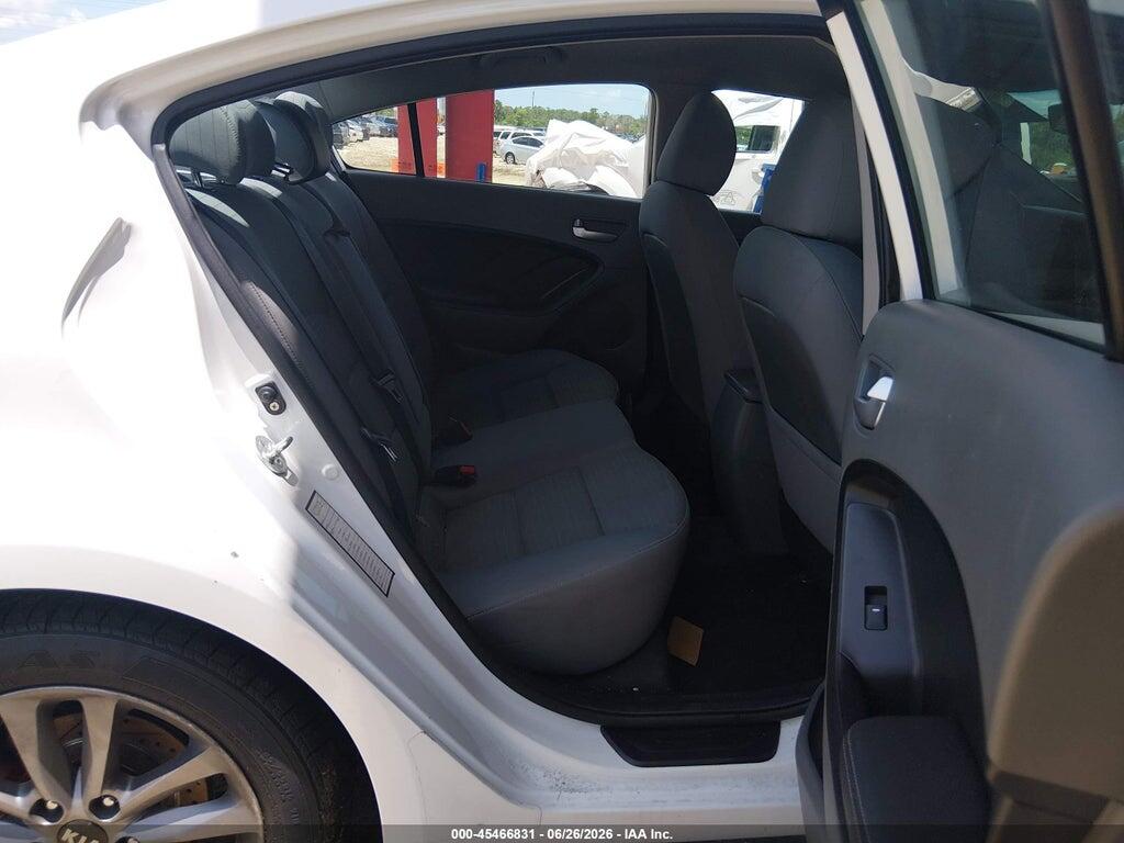 3KPFL4A7XHE076459 2017 KIA FORTE photo no. 8