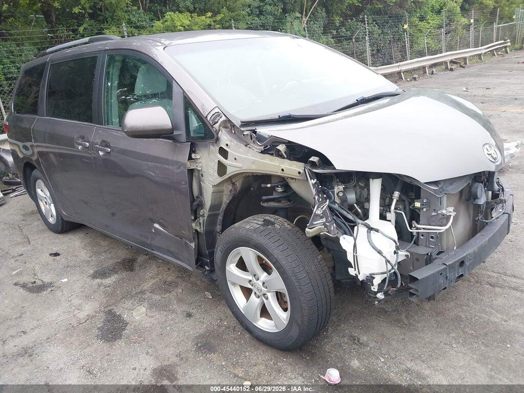 5TDKK3DC1GS715255 2016 TOYOTA SIENNA photo no. 1