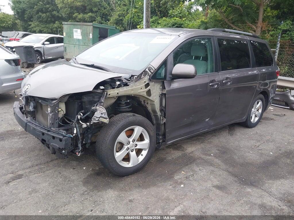 5TDKK3DC1GS715255 2016 TOYOTA SIENNA photo no. 2