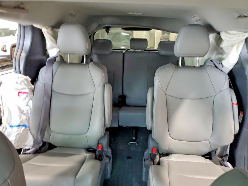 2025 TOYOTA SIENNA XLE 7-PASSENGER — Фото 10 из 14