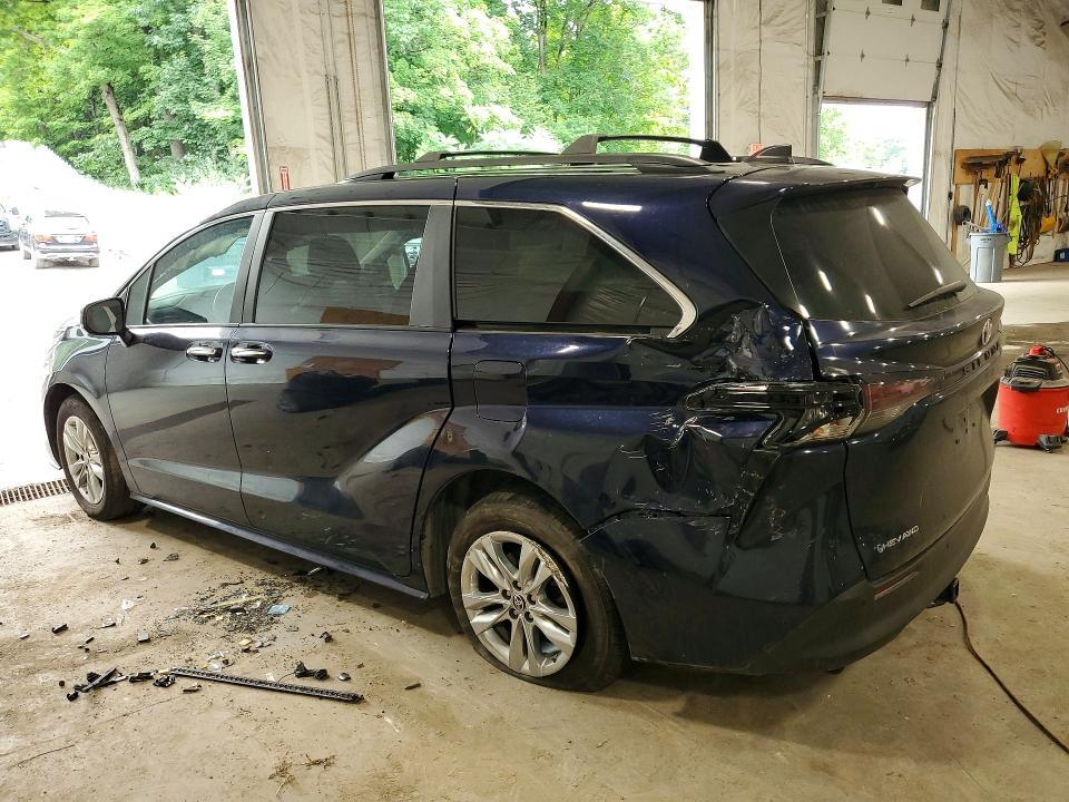 2025 TOYOTA SIENNA XLE 7-PASSENGER — Фото 2 из 14