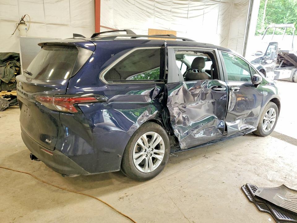 2025 TOYOTA SIENNA XLE 7-PASSENGER — Фото 3 из 14