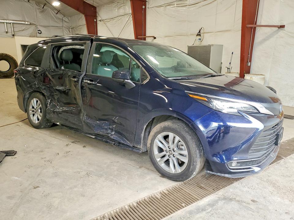 2025 TOYOTA SIENNA XLE 7-PASSENGER — Фото 4 из 14