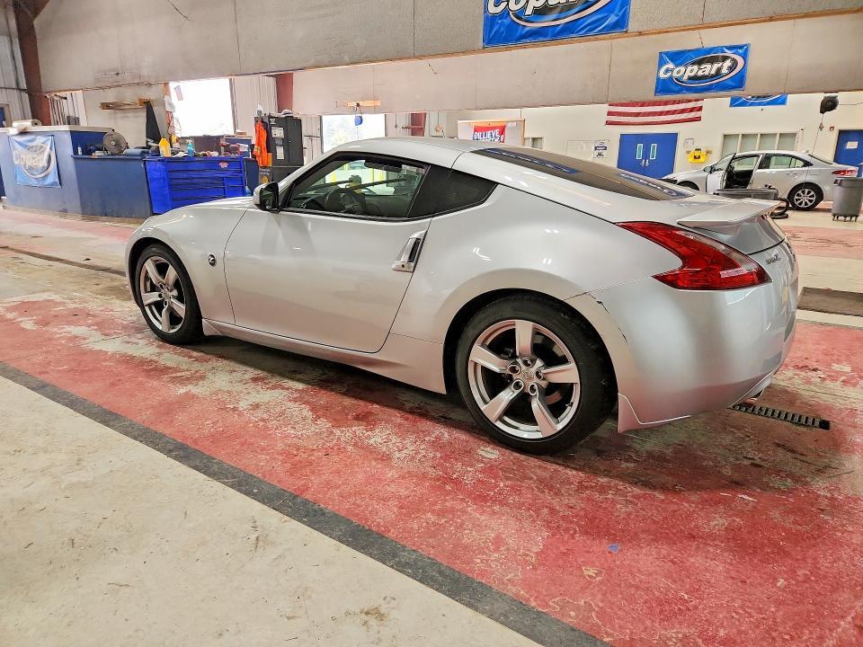 2012 NISSAN 370Z BASE — Фото 2 из 12