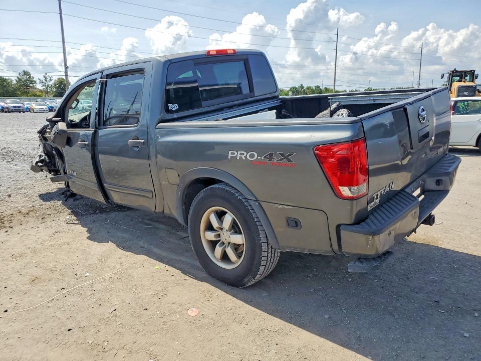 2012 NISSAN TITAN SV — Фото 2 из 12