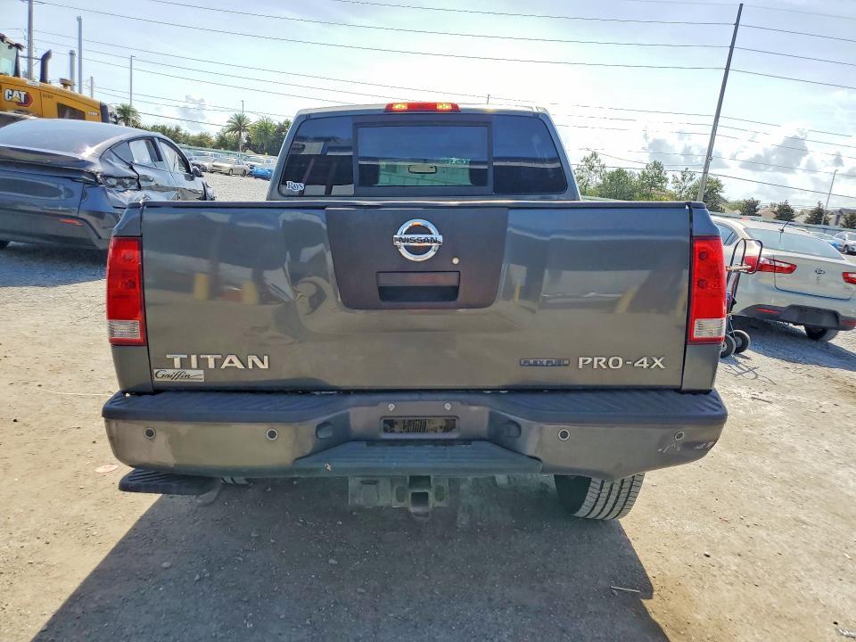 2012 NISSAN TITAN SV — Фото 6 из 12