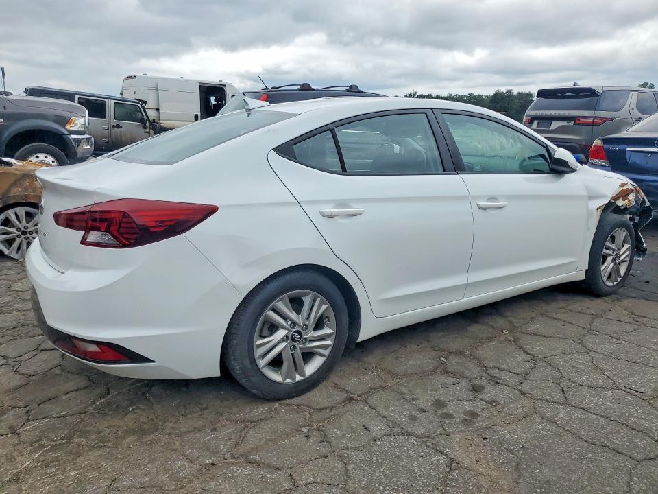2020 HYUNDAI ELANTRA SEL — Фото 3 из 12