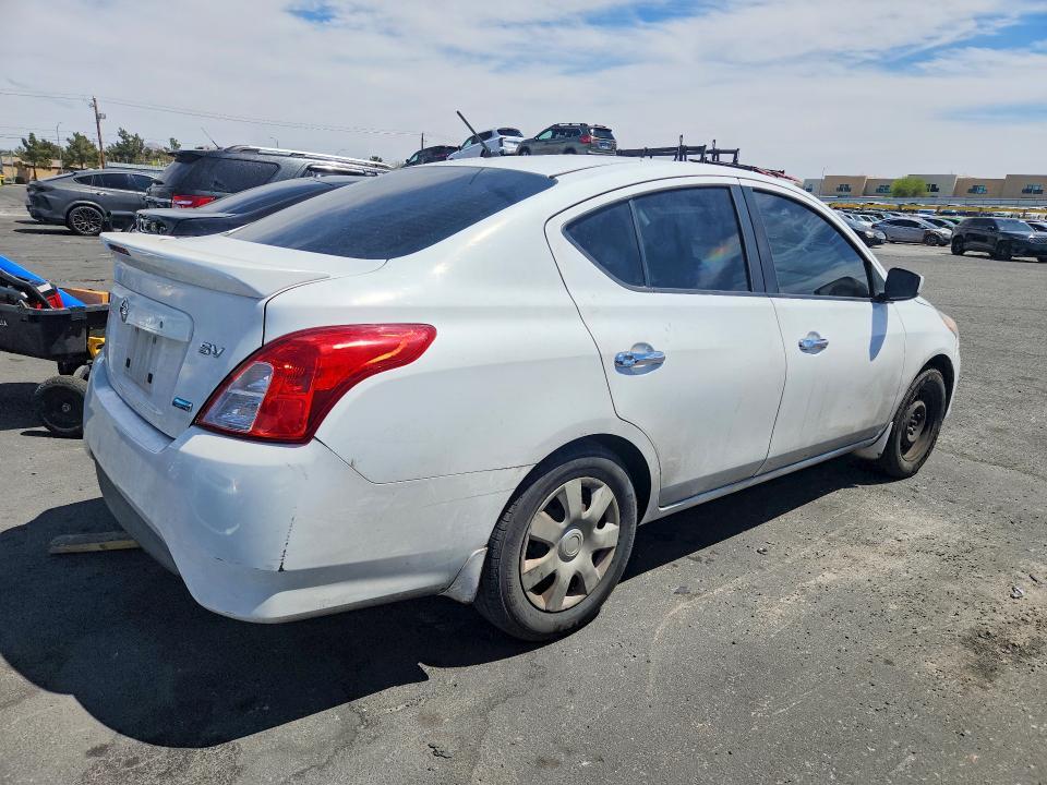 2015 NISSAN VERSA 1.6 SV — Фото 3 из 12