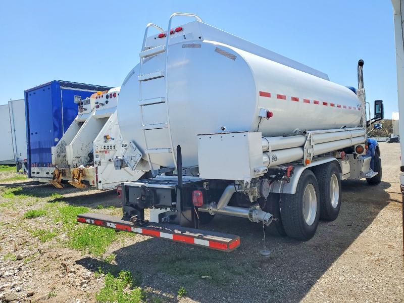 2017 PETERBILT 579 FUEL TRUCK — Фото 4 из 10