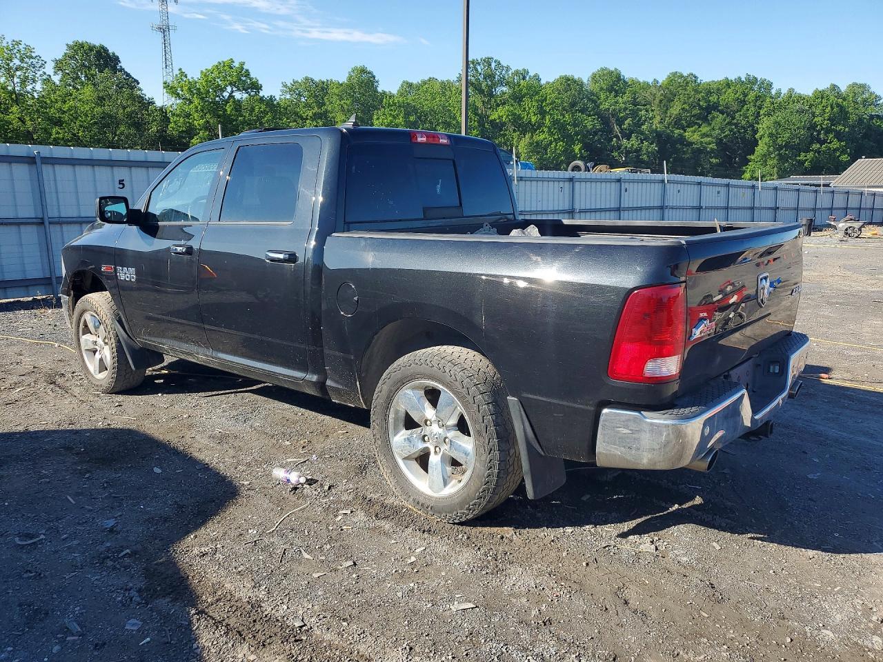 2015 RAM 1500 SLT — Фото 2 из 13