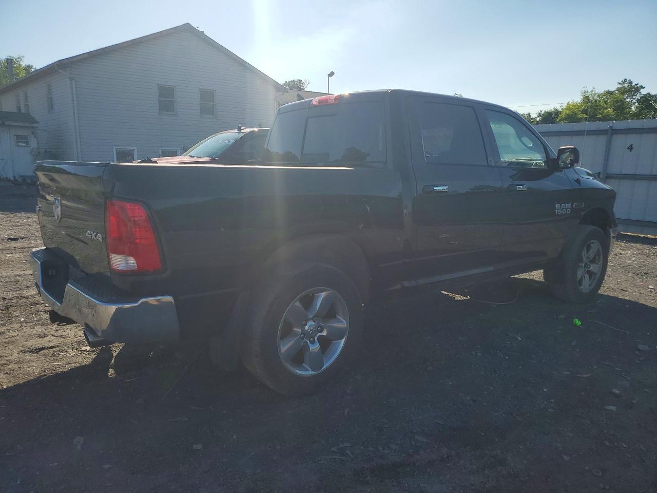 2015 RAM 1500 SLT — Фото 3 из 13