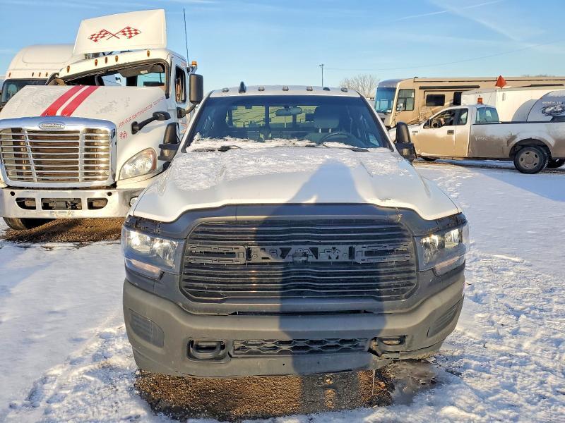 2023 RAM 3500 TRADESMAN TRUCK CAB AND CHASSIS — Фото 5 из 13