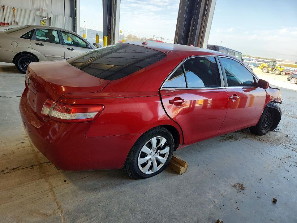 2011 TOYOTA CAMRY LE — Фото 3 из 12