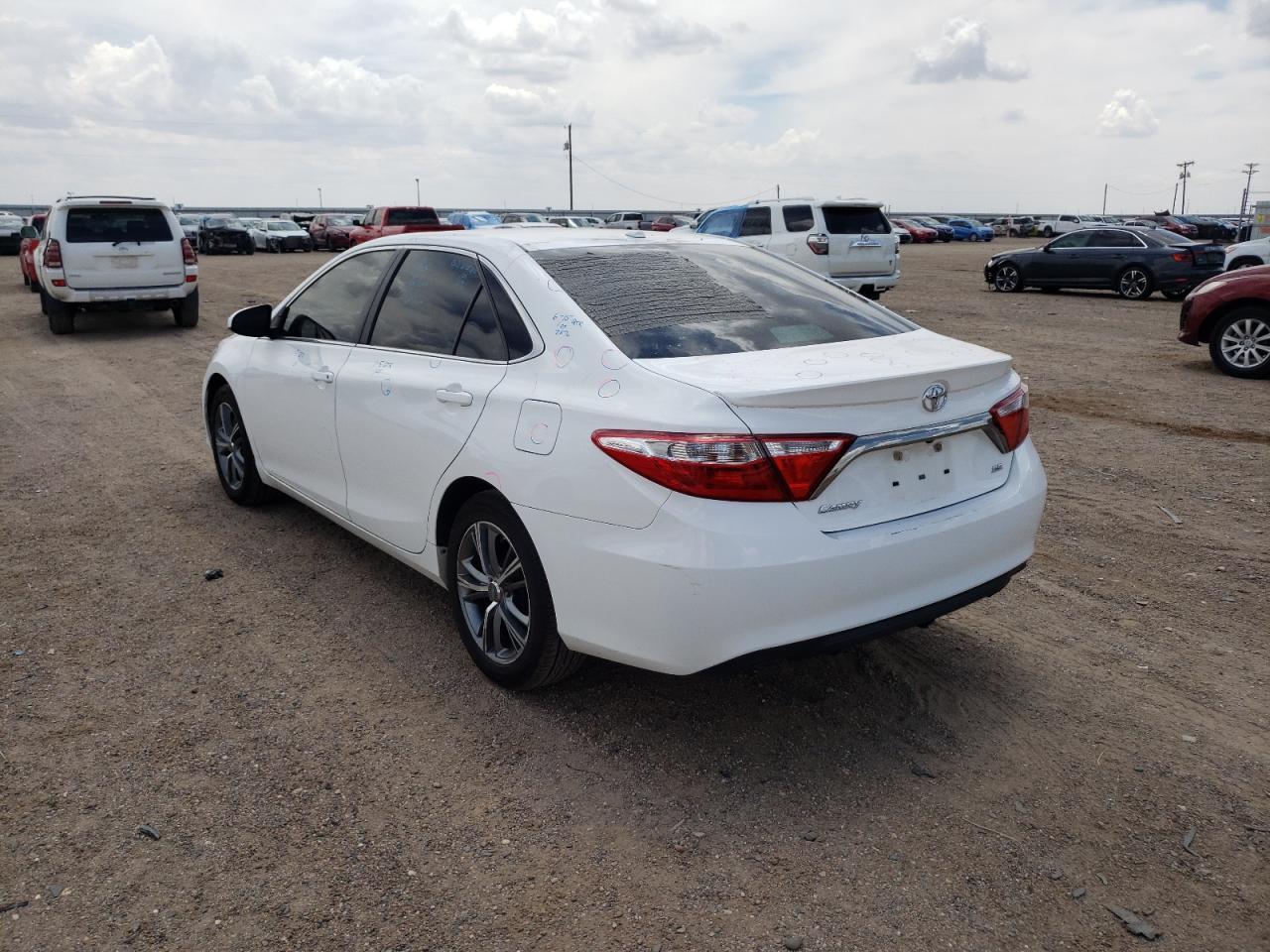 2015 TOYOTA CAMRY LE — Фото 3 из 10