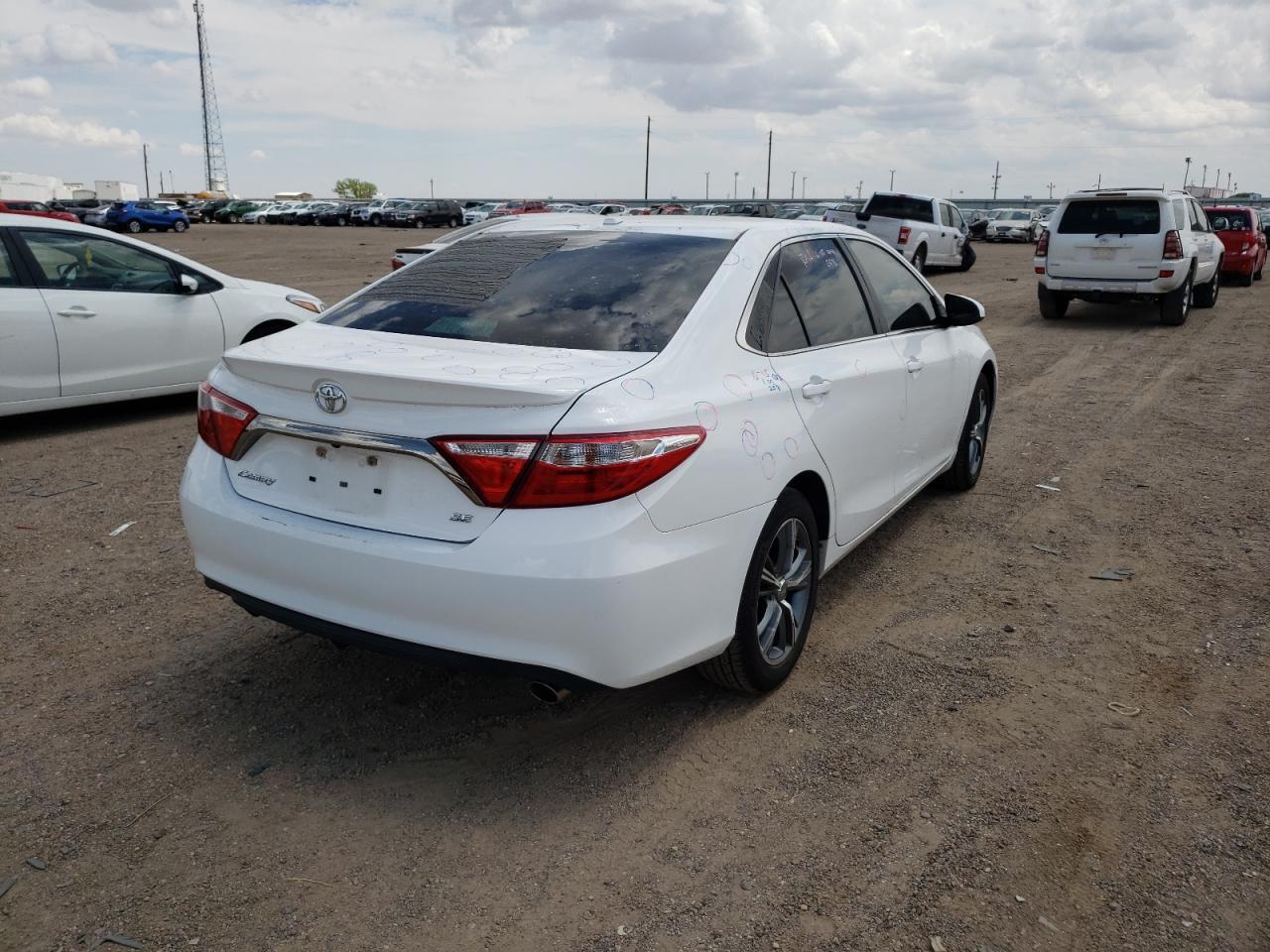 2015 TOYOTA CAMRY LE — Фото 4 из 10
