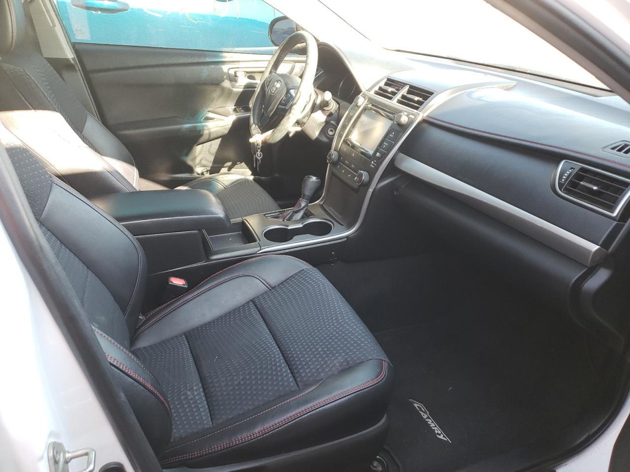 2015 TOYOTA CAMRY LE — Фото 5 из 10