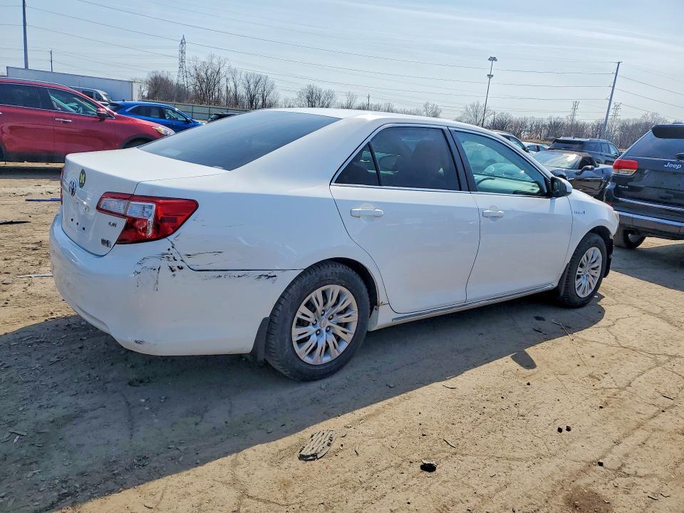 2014 TOYOTA CAMRY HYBRID LE — Фото 3 из 12