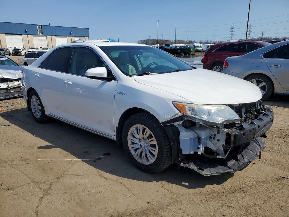 2014 TOYOTA CAMRY HYBRID LE — Фото 4 из 12