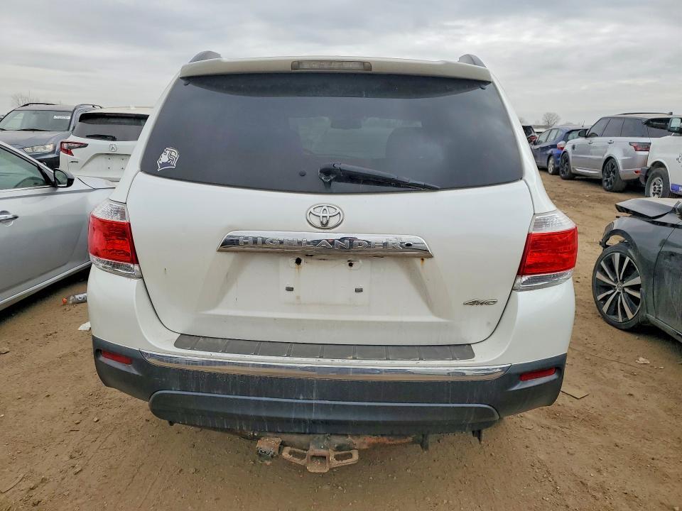 2012 TOYOTA HIGHLANDER SE — Фото 6 из 12