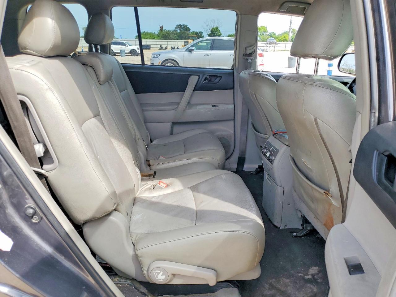 2012 TOYOTA HIGHLANDER BASE — Фото 11 из 13