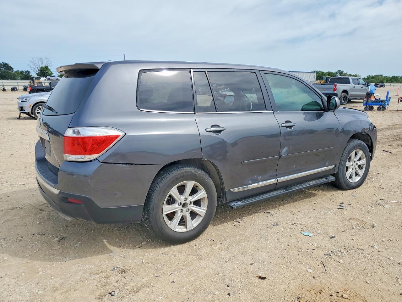 2012 TOYOTA HIGHLANDER BASE — Фото 3 из 13