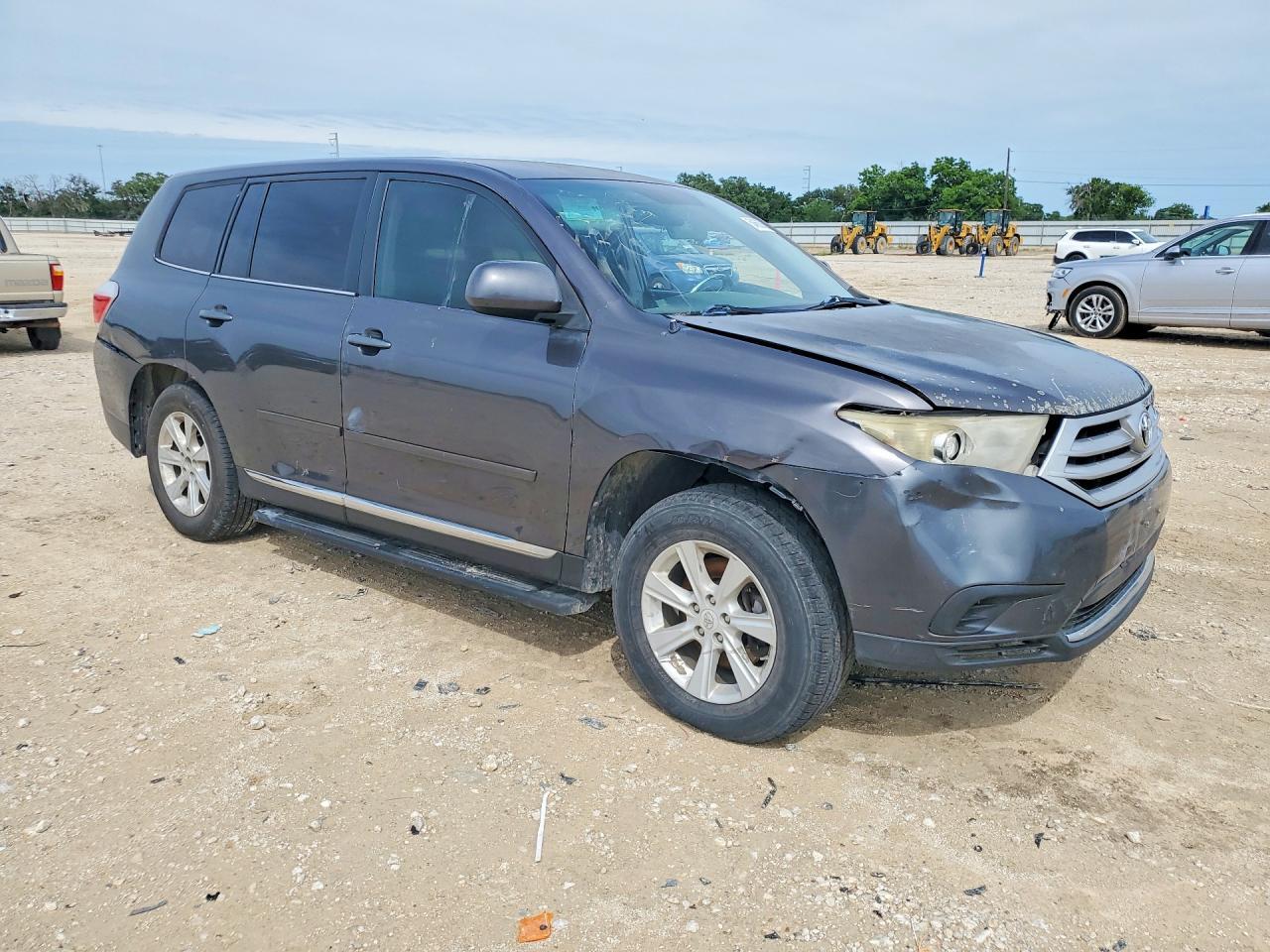 2012 TOYOTA HIGHLANDER BASE — Фото 4 из 13