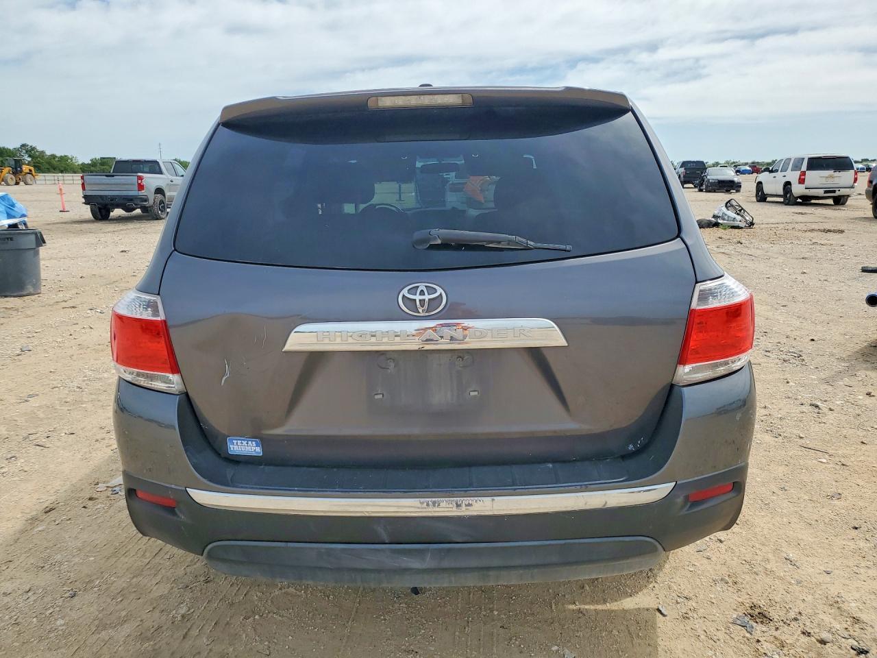 2012 TOYOTA HIGHLANDER BASE — Фото 6 из 13