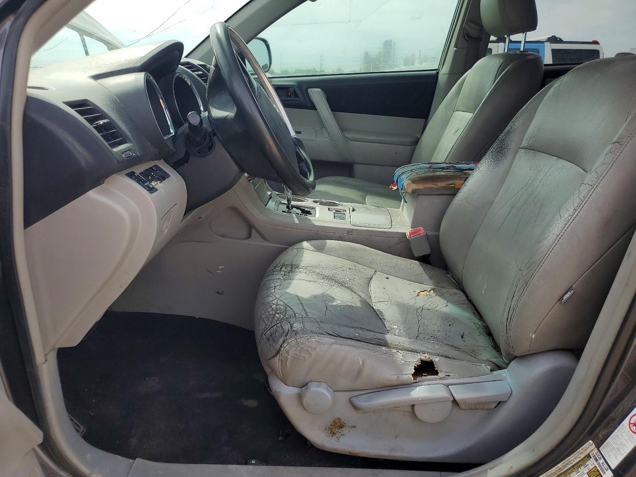 2012 TOYOTA HIGHLANDER BASE — Фото 7 из 13