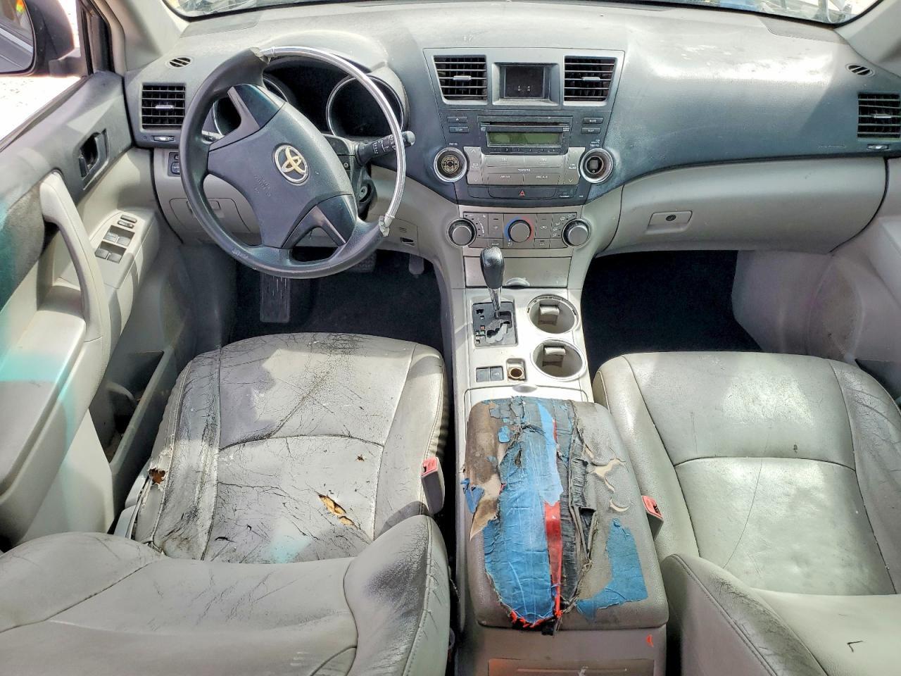 2012 TOYOTA HIGHLANDER BASE — Фото 8 из 13