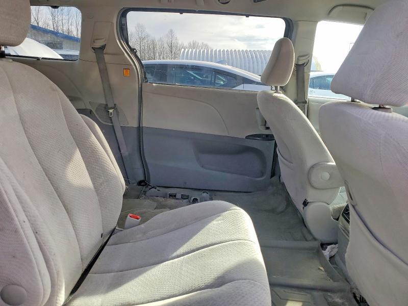 2013 TOYOTA SIENNA LE 7-PASSENGER — Фото 11 из 13